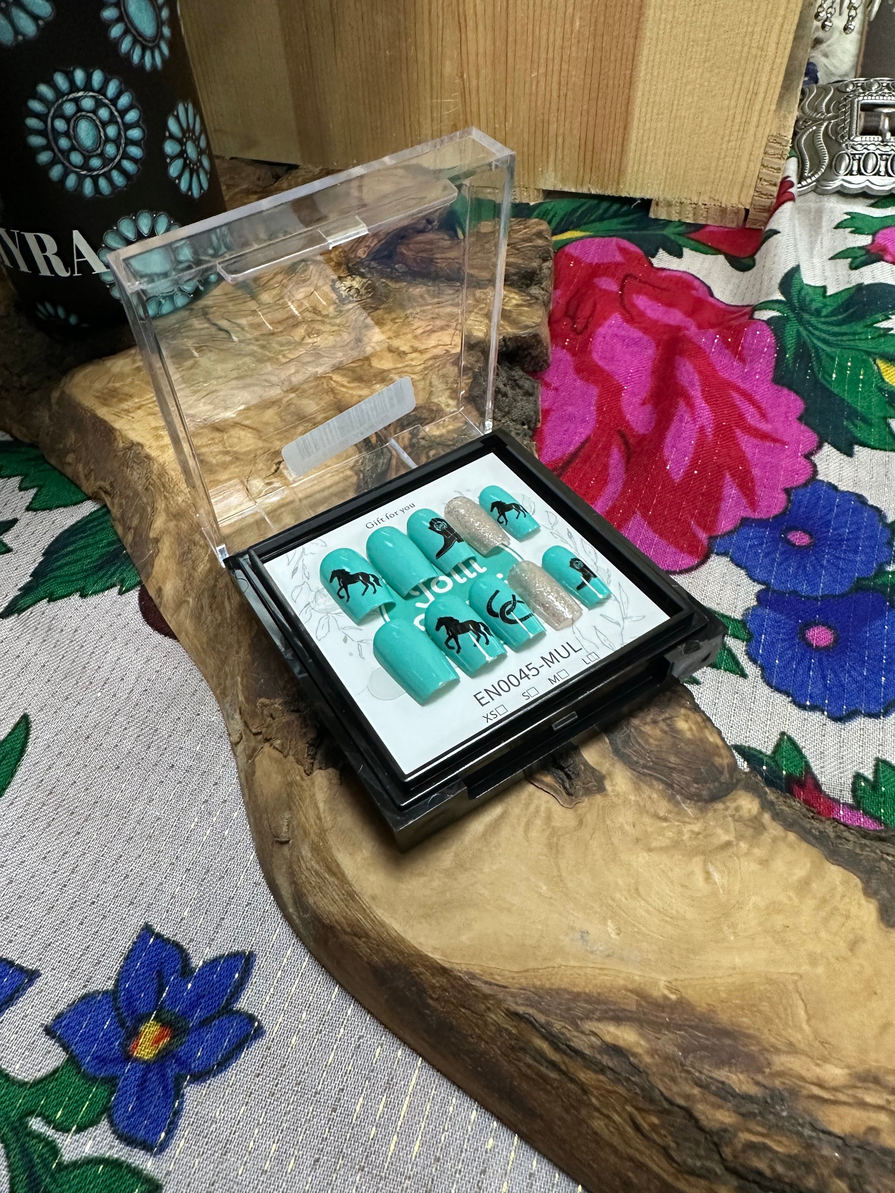Turquoise Western Nails Set
