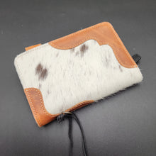 Load image into Gallery viewer, Speckle Cowhide Cardholder with Concho Button
