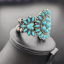 Load image into Gallery viewer, Turquoise Inspired Cluster Stretch Bracelet

