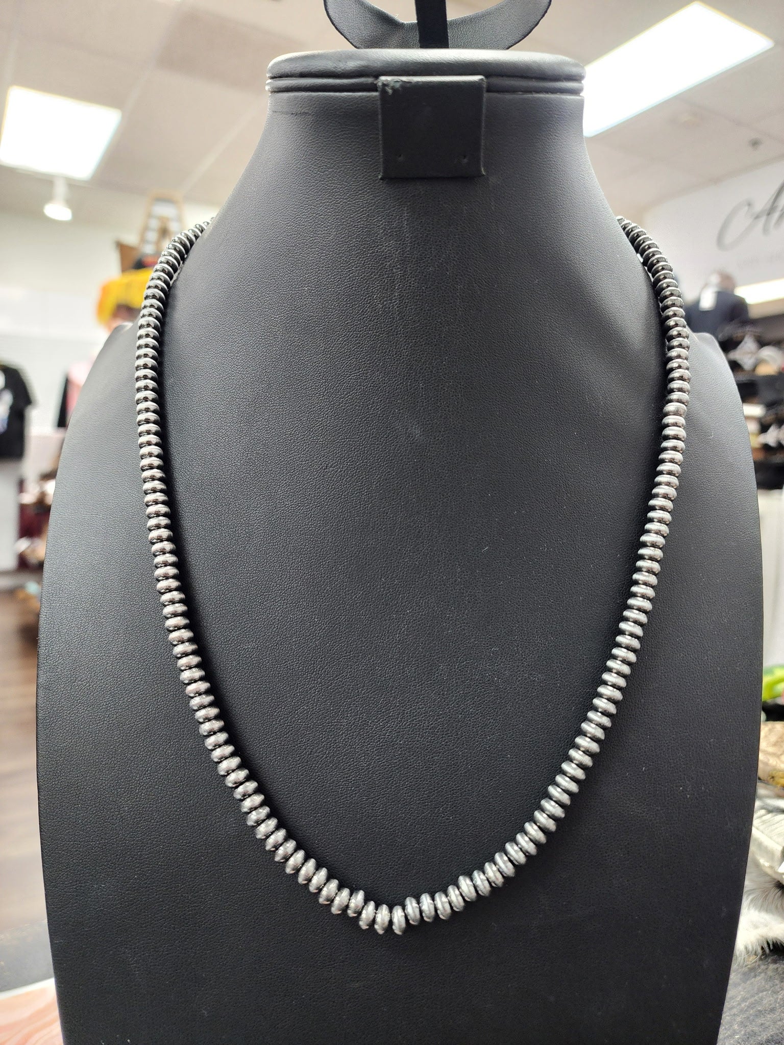 Singe Layer Saucer Pearl Necklace
