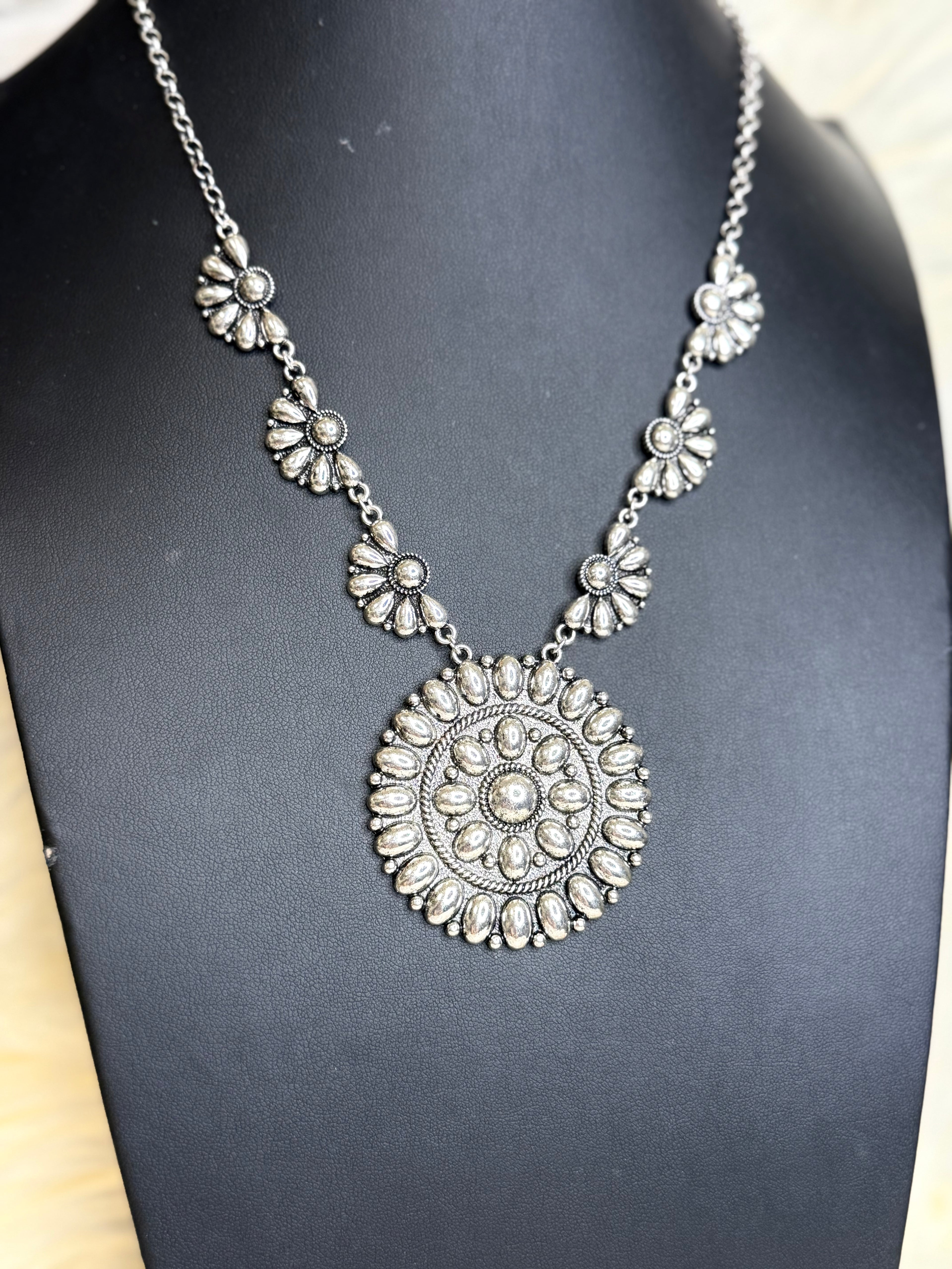 Silver Round Floral Cluster Necklace