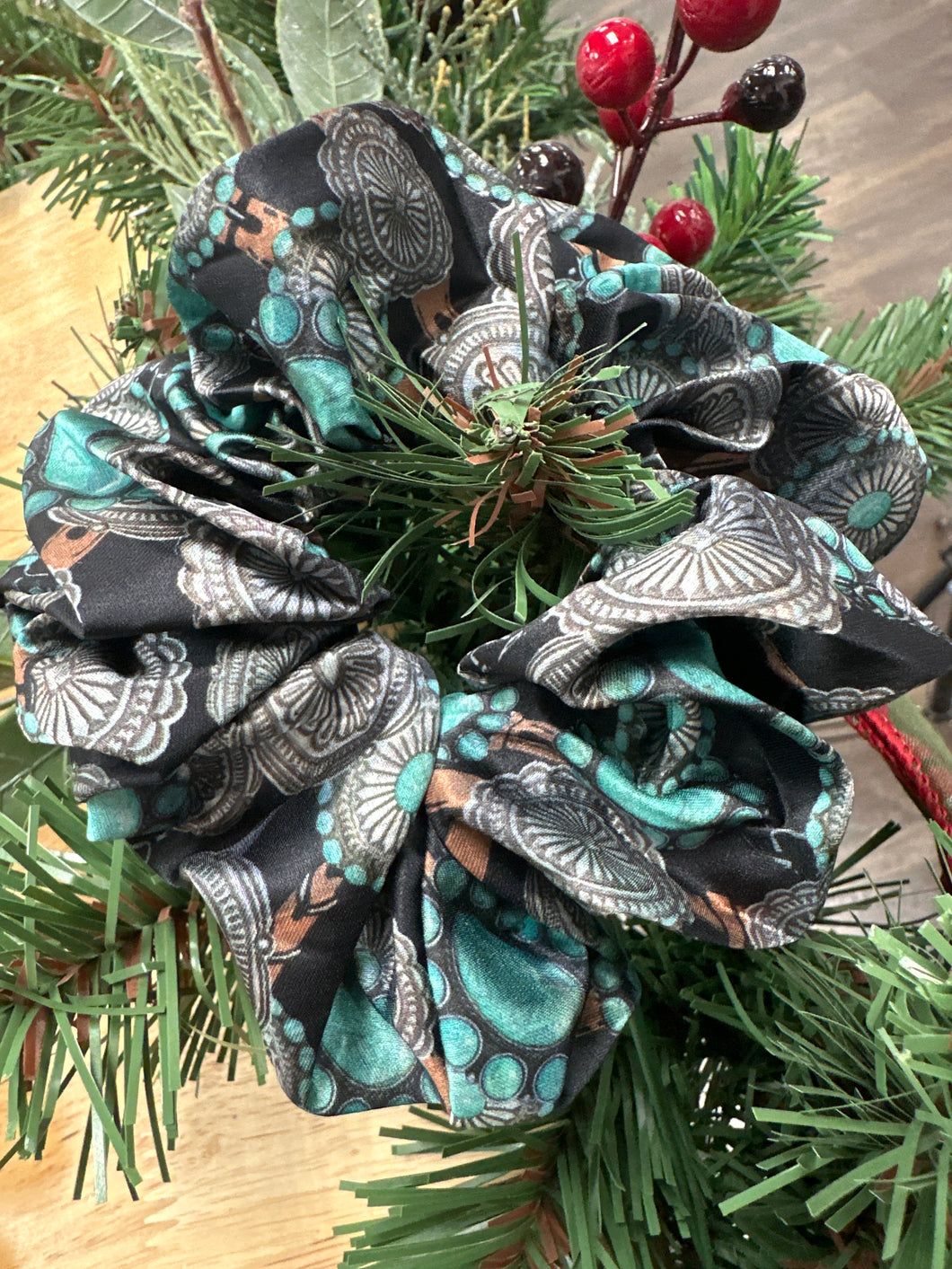 TURQUOISE CONCHO SCRUNCHIE