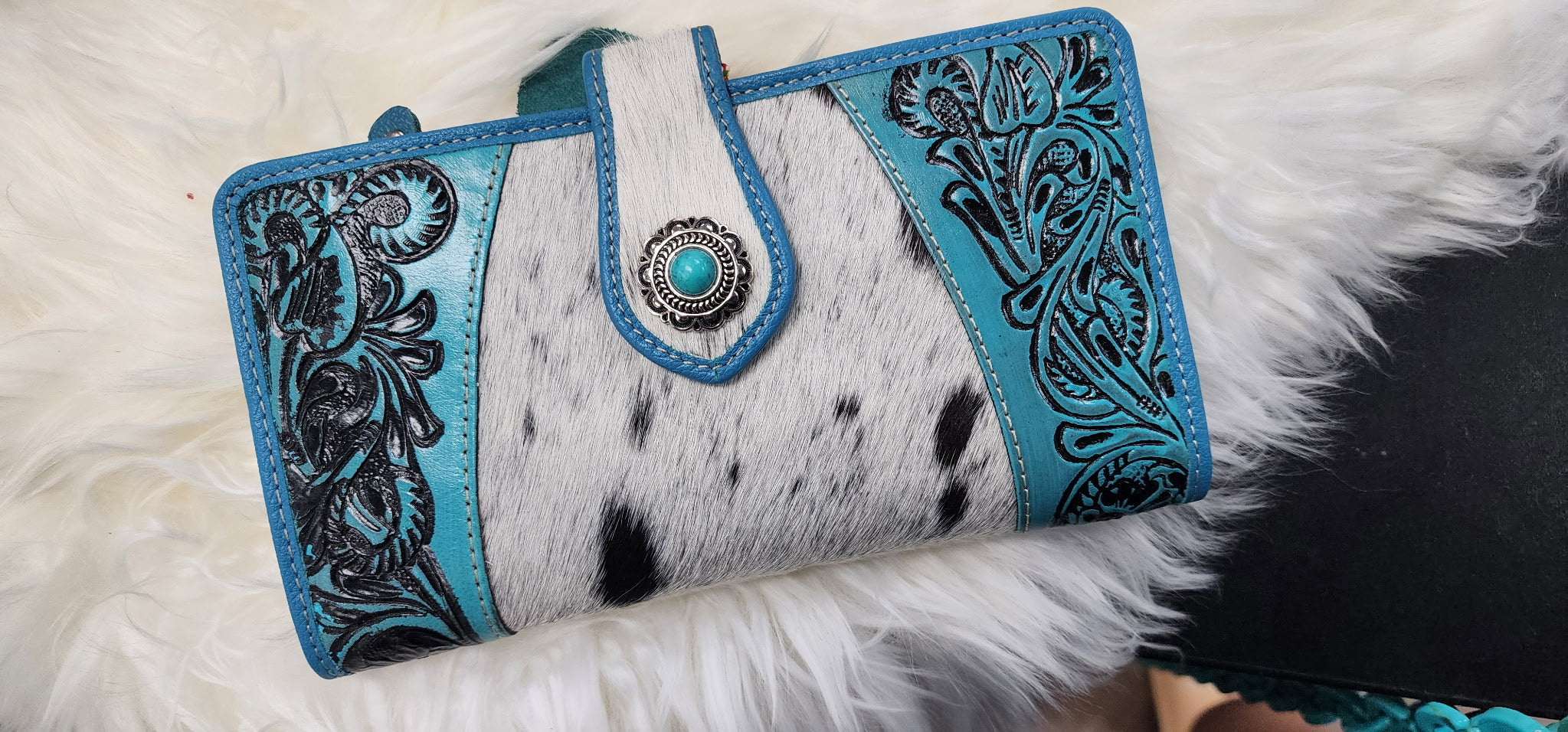Las Mijitas Tooled Turquoise Wallet