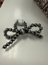 Load image into Gallery viewer, Silver Pearl Ribbon Stretch Ring
