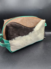 Load image into Gallery viewer, Tylersburg Make Up Bag
