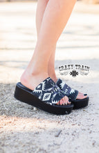 Load image into Gallery viewer, Black/White Southwestern Design Sandals
